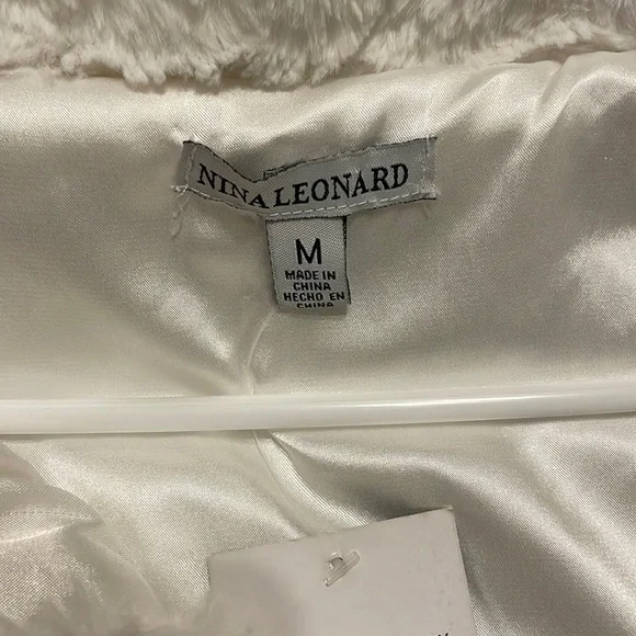 Nina Leonard Faux Fur White Caplet - Picture 4 of 6